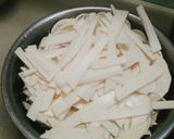 Hình bước làm 1 của món Đuôi heo hầm măng