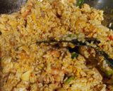 Foto langkah ke 4 dari resep Nasi Goreng Ayam & Udang Spesial.