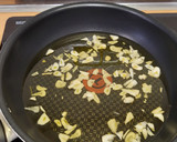 Foto del paso 2 de la receta: Pasta con langostinos
