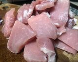 Hình bước làm 1 của món Thăn Heo Kho Tiêu Với Cà Rốt Và Củ Cải Trắng (Dùng Gói Gia Vị Kho Có Sẵn)