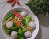 Foto langkah ke 2 dari resep Mie kuah bakso brokoli.