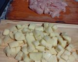 Foto del paso 1 de la receta: Estofado estilo mediterráneo con pollo, aceitunas y alcaparras