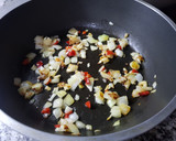 Foto del paso 1 de la receta: Hígado con cebolla y ajo 🤤