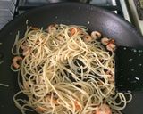Foto langkah ke 5 dari resep Spaghetti aglio olio with prawn.