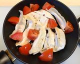A picture of step 2 of Stir-fried Gyoza & Tomato.
