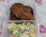 Foto del paso 7 de la receta: Pechuga con ensalada. Excelente para vianda saludable