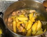 Foto del paso 5 de la receta: Pollo en salsa con patatas