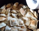 Foto del paso 3 de la receta: Ravioles fritos 😎