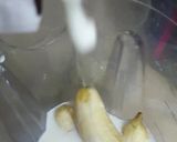 A picture of step 1 of Banana lassi.