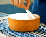 A picture of step 11 of Peach Decoration Cake (Chantilly Peche).