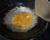 Foto langkah ke 3 dari resep Udang goreng mentega ala resto seafood halal.