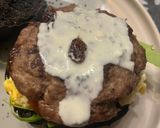Foto del paso 7 de la receta: Hamburguesa de Pasas y Piñones con Salsa Roquefort y Pan Negro …