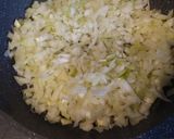 Foto del paso 3 de la receta: 🥟Empanada de bacalao 🐟, pasas y piñones con masa de cerveza 🍺