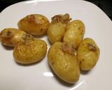 A picture of step 3 of Roasted garlic potatoes.