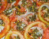 Foto del paso 3 de la receta: Ensalada de tomate y aliño crujiente