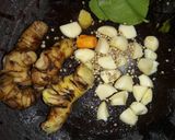 Foto langkah ke 2 dari resep Ayam goreng Lengkuas koya kelapa gurih.