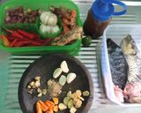 Foto langkah ke 1 dari resep Ikan Mas Goreng Sambal Atah.