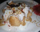 A picture of step 5 of Dahi Bhalla.