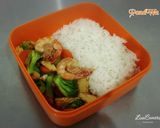 รูปขั้นตอนการทำที่ 5 ของ ผัดบล็อกโคลี่-ผักรวม-กุ้งสด
