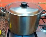 Foto del paso 13 de la receta: Muslos de pollo al curry madrás con azafrán infusionado