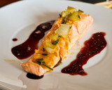 Foto del paso 6 de la receta: Salmón con vinagreta de vino y tartar de lima