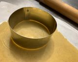 Foto del passaggio 3 della ricetta Crostata ai Fichi - Monoporzioni