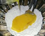 A picture of step 2 of Bee sting cake (German pastry).
