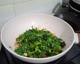 Foto langkah ke 3 dari resep Oseng Daun Pepaya.