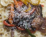 Foto del paso 3 de la receta: Pasta vegana con salteado de morrón, champiñones y zanahoria