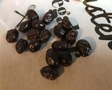Une image de l'étape 6 de Feuilletés spirales aux olives noires, moutarde américaine, herbes et coulis de tomates.