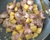 Foto langkah ke 3 dari resep Semur Ayam Kentang.