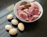Hình bước làm 1 của món Thịt Giò Heo Kho Trứng 🥚