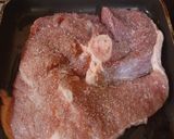 Foto del paso 4 de la receta: Chuleta gratinada a caballo y apio, perejil, nueces y uvas