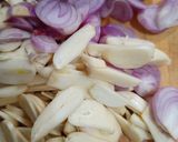 Foto langkah ke 1 dari resep Bumbu Dasar Putih.