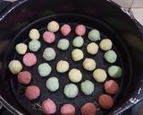Foto langkah ke 5 dari resep Sate singkong pelangi aka bola2 singkong.