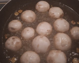 Foto del paso 1 de la receta: Champiñones rellenos de pisto y huevo de codorniz