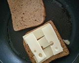 Foto langkah ke 3 dari resep Grilled Cheese Sandwich.