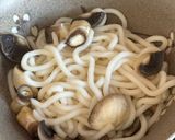 Une image de l'étape 5 de Soupe de nouilles Udon aux œufs et aux champignons de Paris.