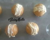 A picture of step 4 of Ferrero Snow Balls.