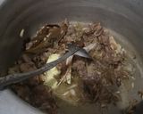 A picture of step 2 of Mutton yakhni pulao.