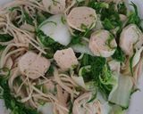 รูปขั้นตอนการทำที่ 3 ของ ผัดชะอมผักกาดลูกชิ้นไก่