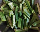 A picture of step 2 of Bhindi capsicum sabji.