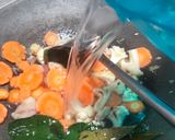 Foto langkah ke 3 dari resep Sup kepiting kembang kol.