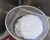 Foto del paso 2 de la receta: Salmón con arroz y salsa soja