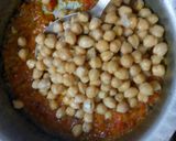 A picture of step 11 of Spinach bowl with chickpeas curry & spicy Hummus.