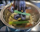Foto del passaggio 4 della ricetta Polpo Croccante alla Piastra con Fave e Cicorietta