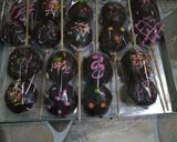 Foto langkah ke 5 dari resep Sate donat (bola donat mini).