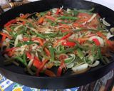 Foto del paso 3 de la receta: Bifes a la criolla, a la cerveza, en el disco