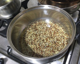 Foto del paso 2 de la receta: Ensaladilla de Surimi con Quinoa