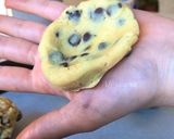 صورة لخطوة 6 من وصفة كوكيز ذايب بحشوة النوتيلا 💛